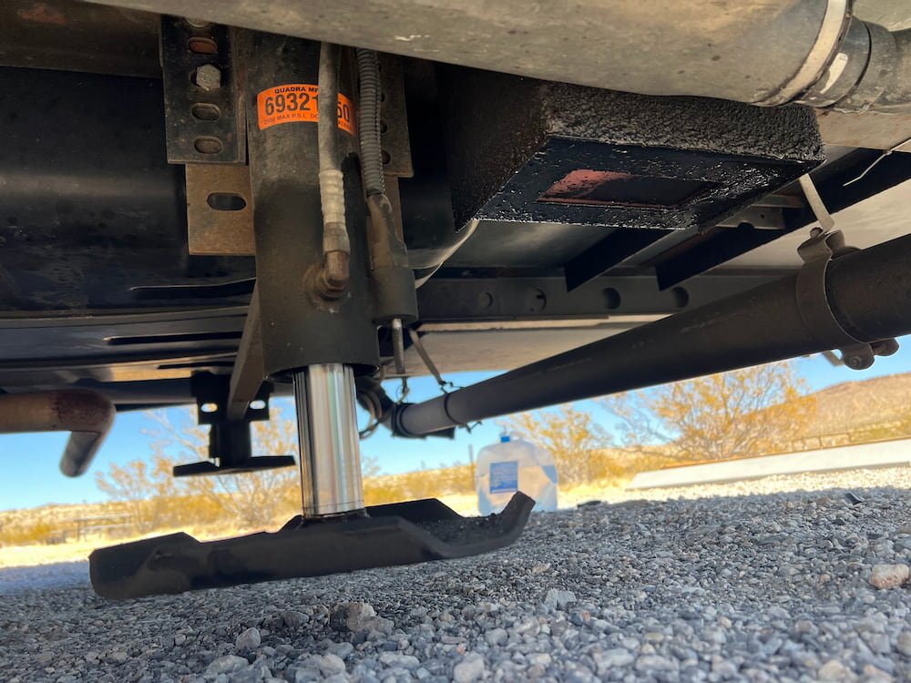 Broken arm of the self levelling system