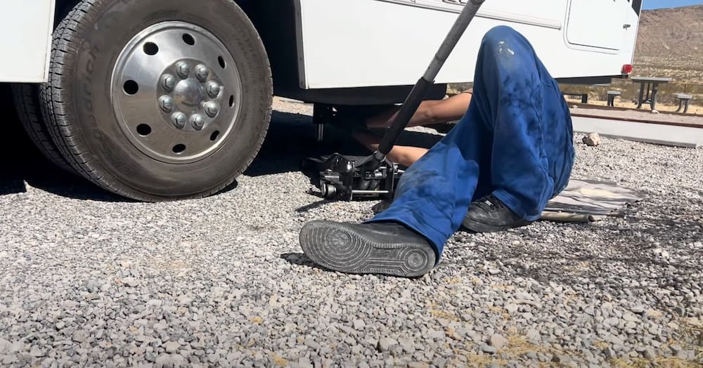 Forcing the arm into the up position