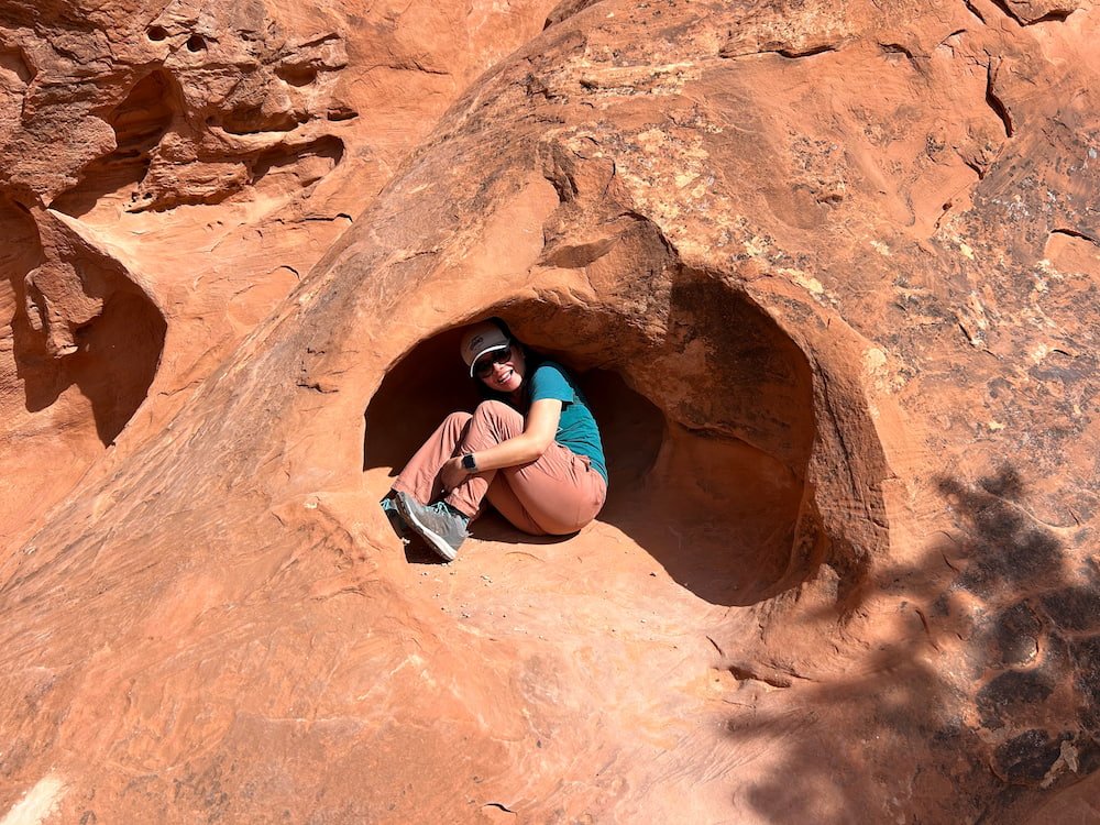 Lisette as usual in a hole
