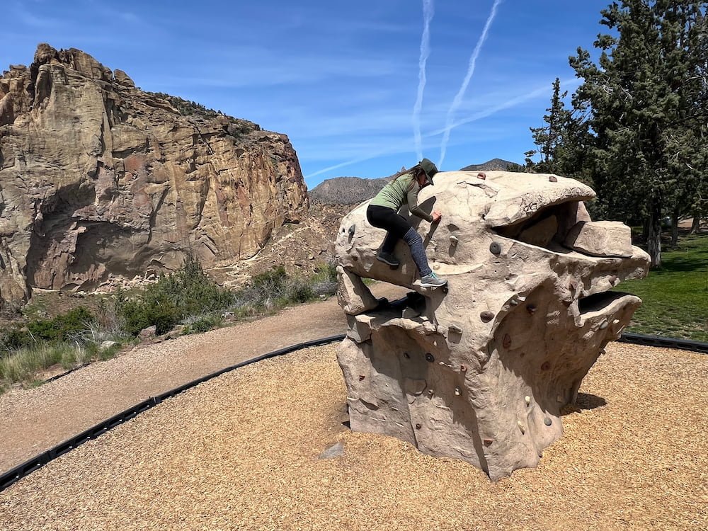 Lisette bouldering