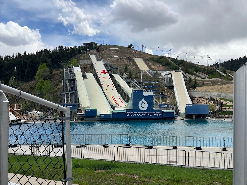 Ski jump training pool