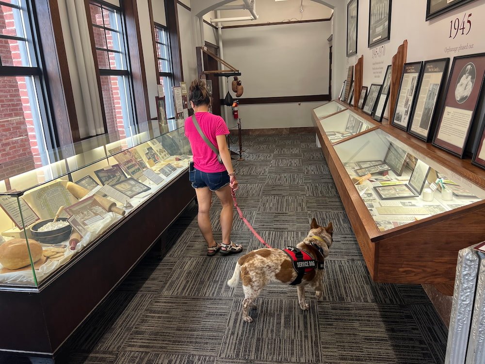 Lisette and Sheila in the museum