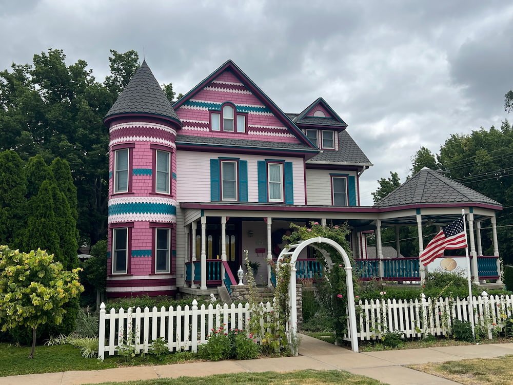 A pretty bed and breakfast in Lindsborg