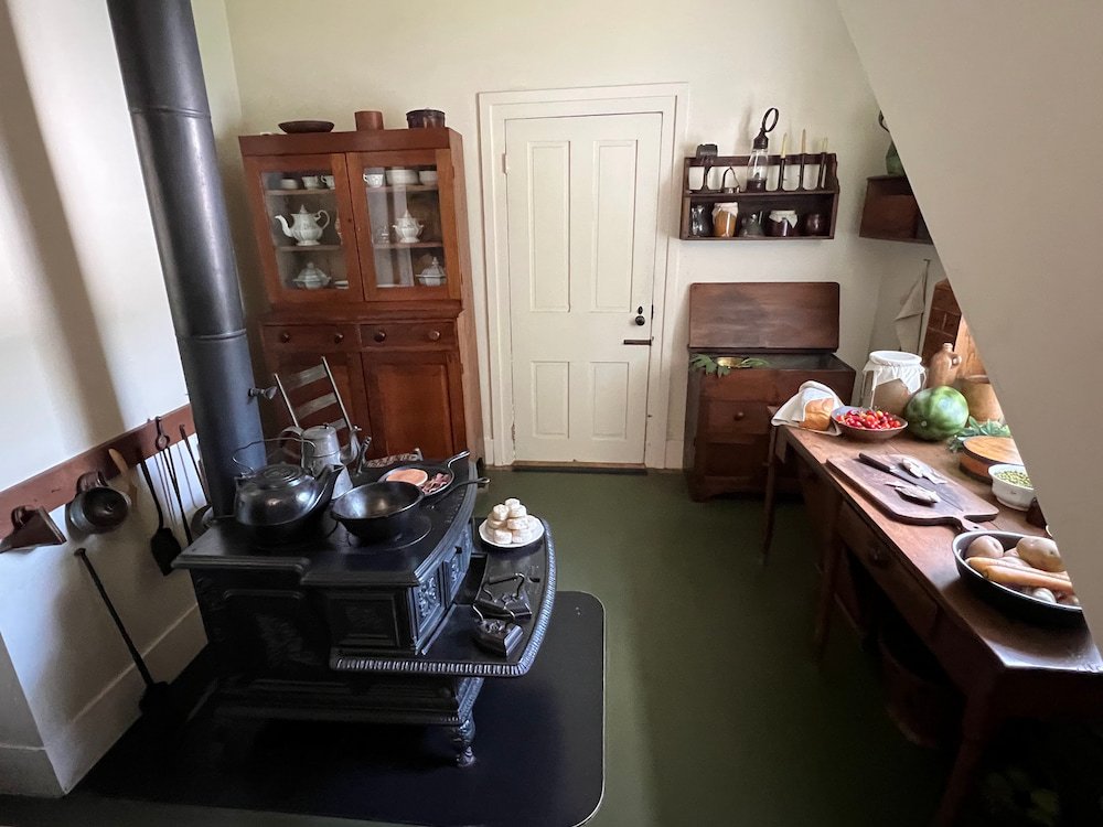 Kitchen looks surprisingly good