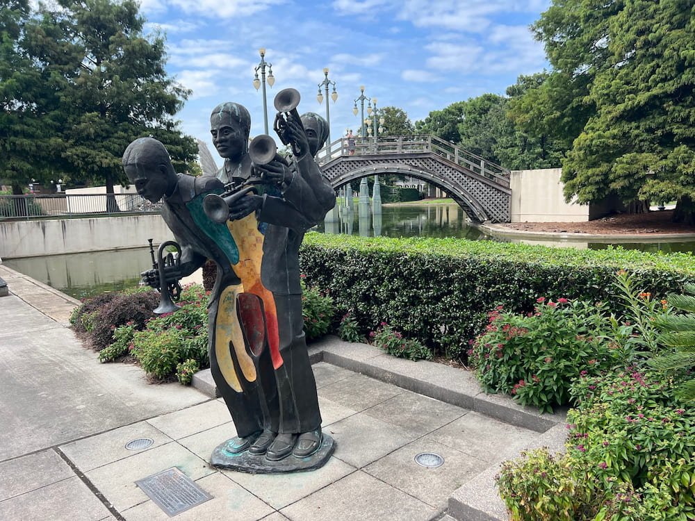 Trumpeter statue