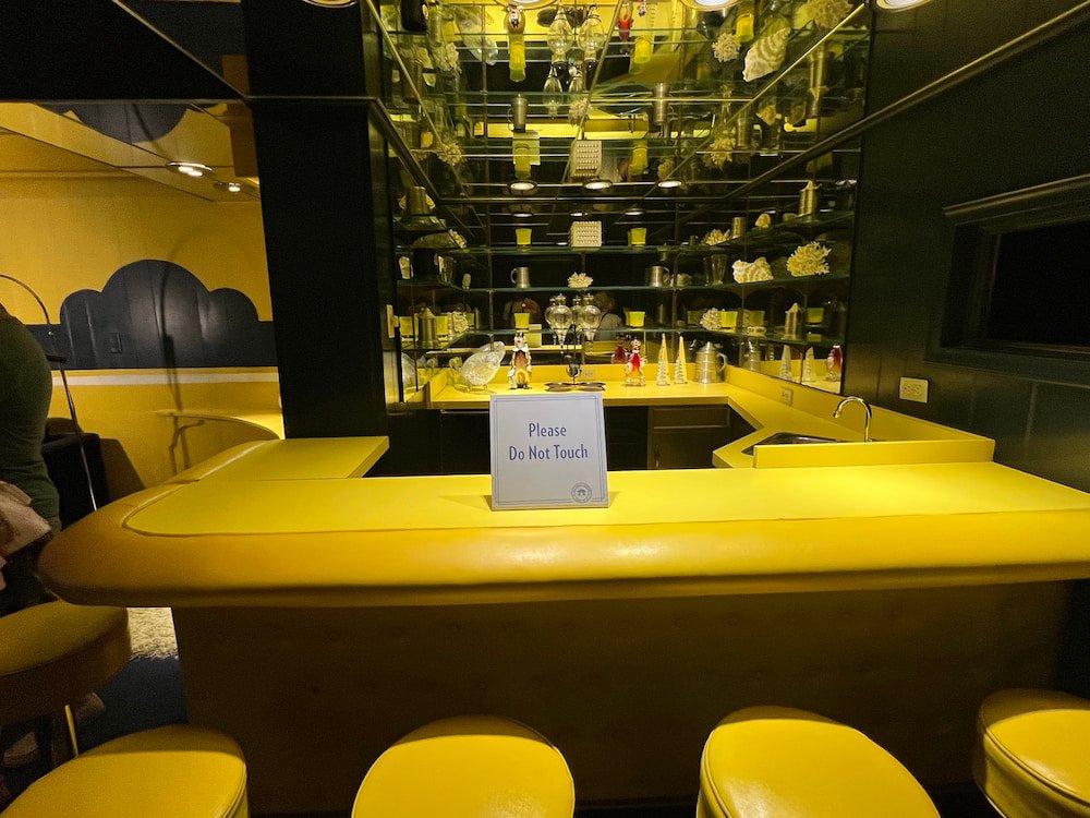 Yellow bar