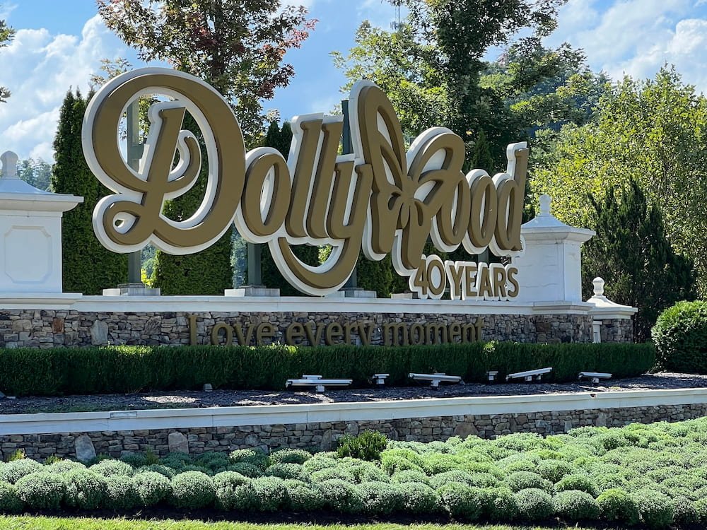 Dollywood sign
