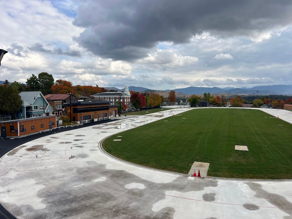 Outdoor speed skating rink