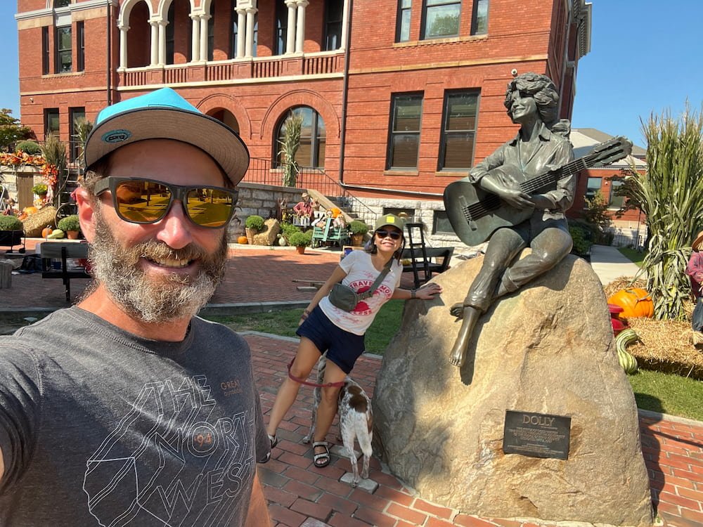 Selfie with the Dolly statue