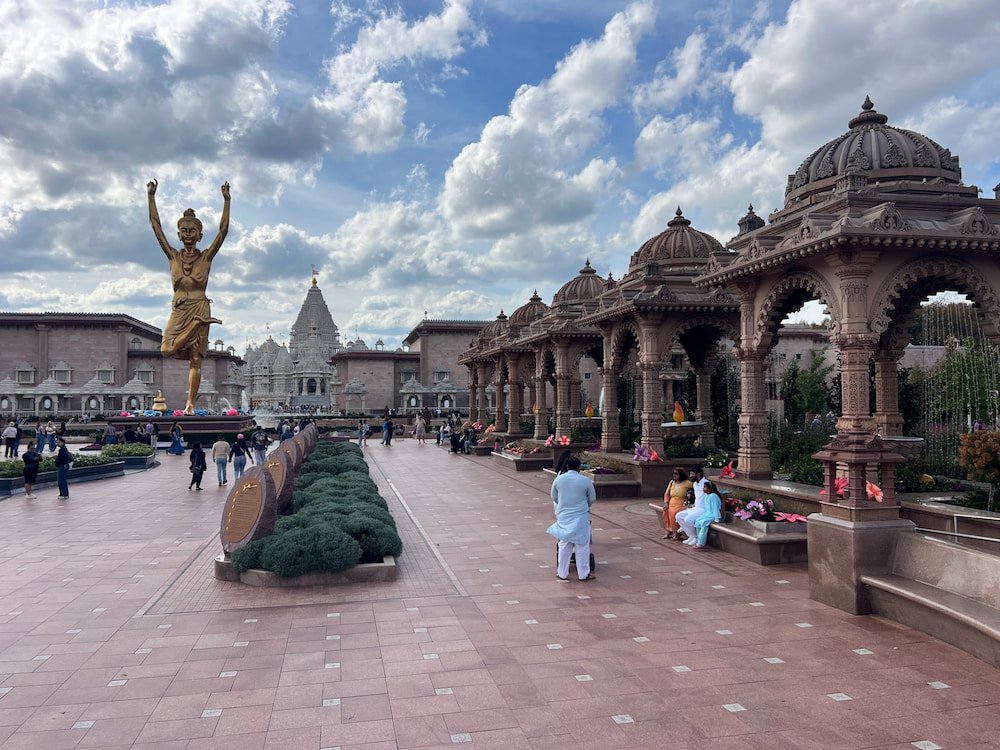 Bhagwan Swaminarayan at the entrance