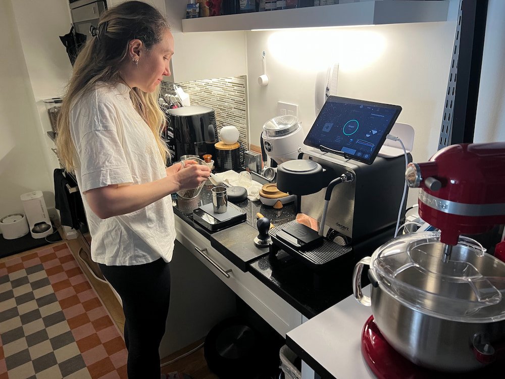 Merve and her fancy coffee machine