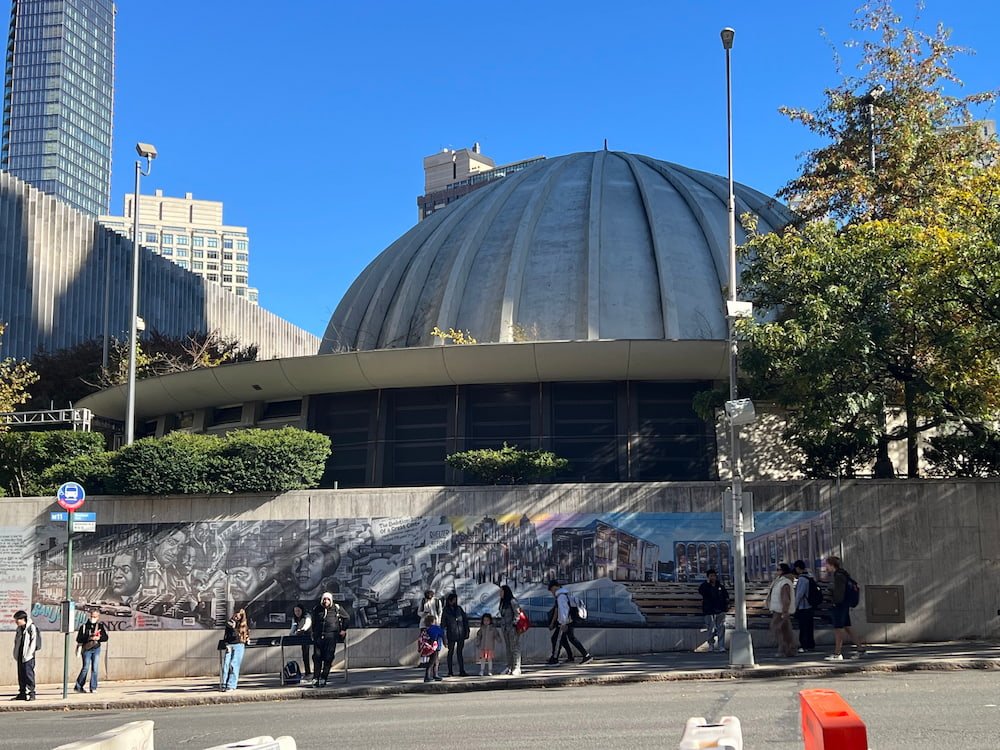 Some weird dome building