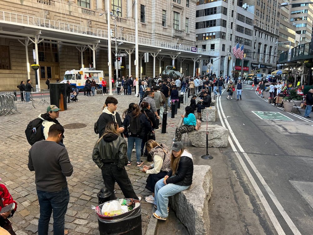 The line to get a photo with the balls