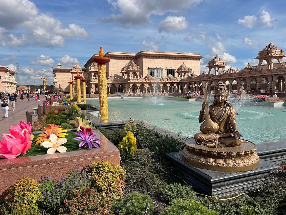 The symmetrical pools