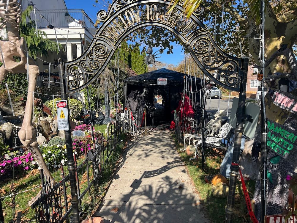 They even had a small spooky tunnel